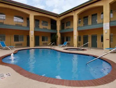 Super 8 By Wyndham Portland Airport 